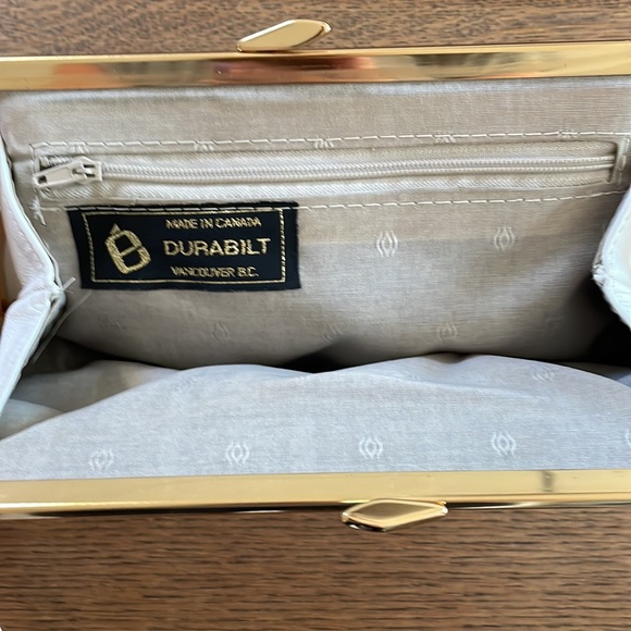 Vintage Elano Durabilt White Leather Envelope Crossbody-Vancouver, BC - Picture 9 of 11